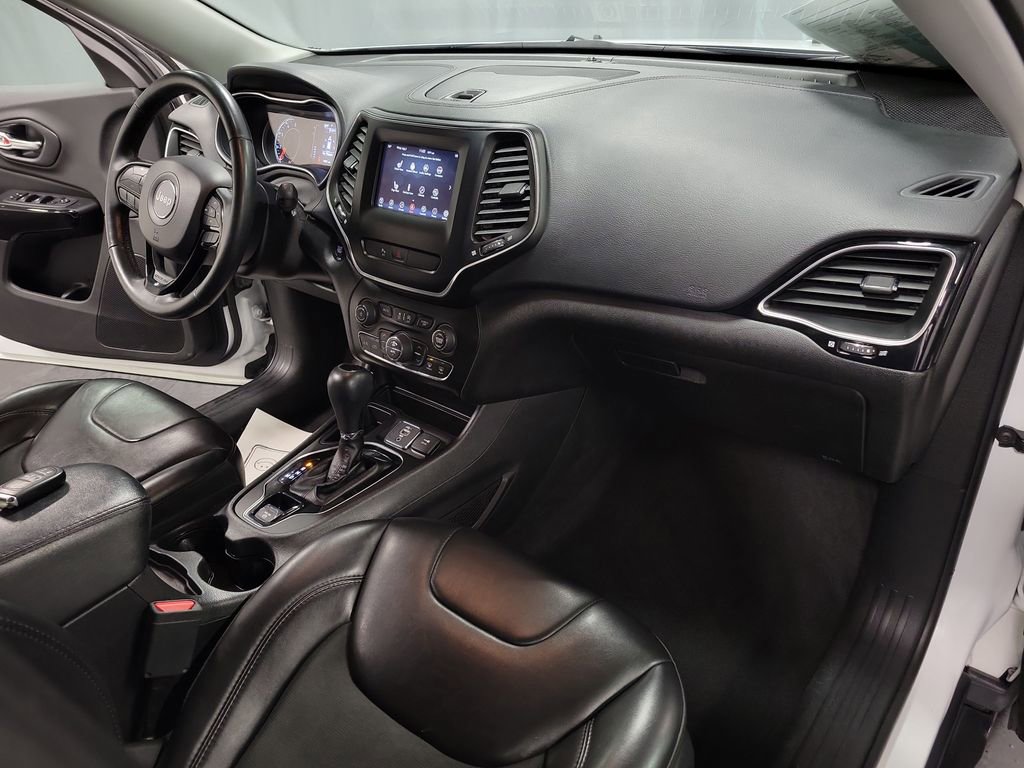 Used 2019 Jeep Cherokee Latitude Plus image 23
