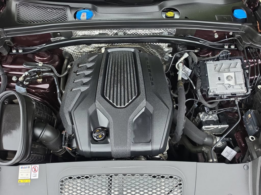 Used 2023 Porsche Macan AWD/4WD image 16