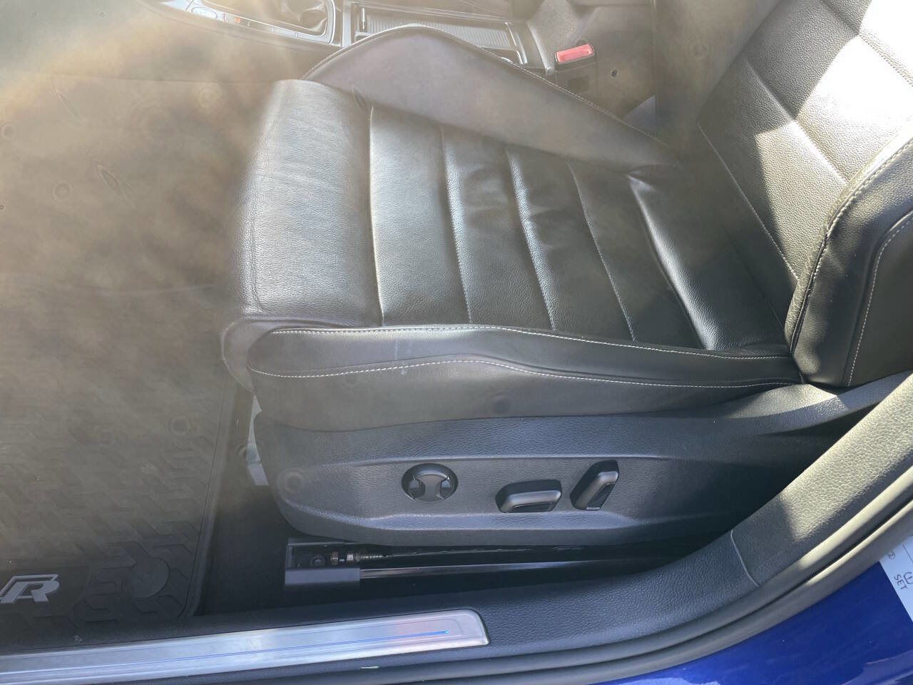 Used 2016 Volkswagen Golf 4-Door image 23