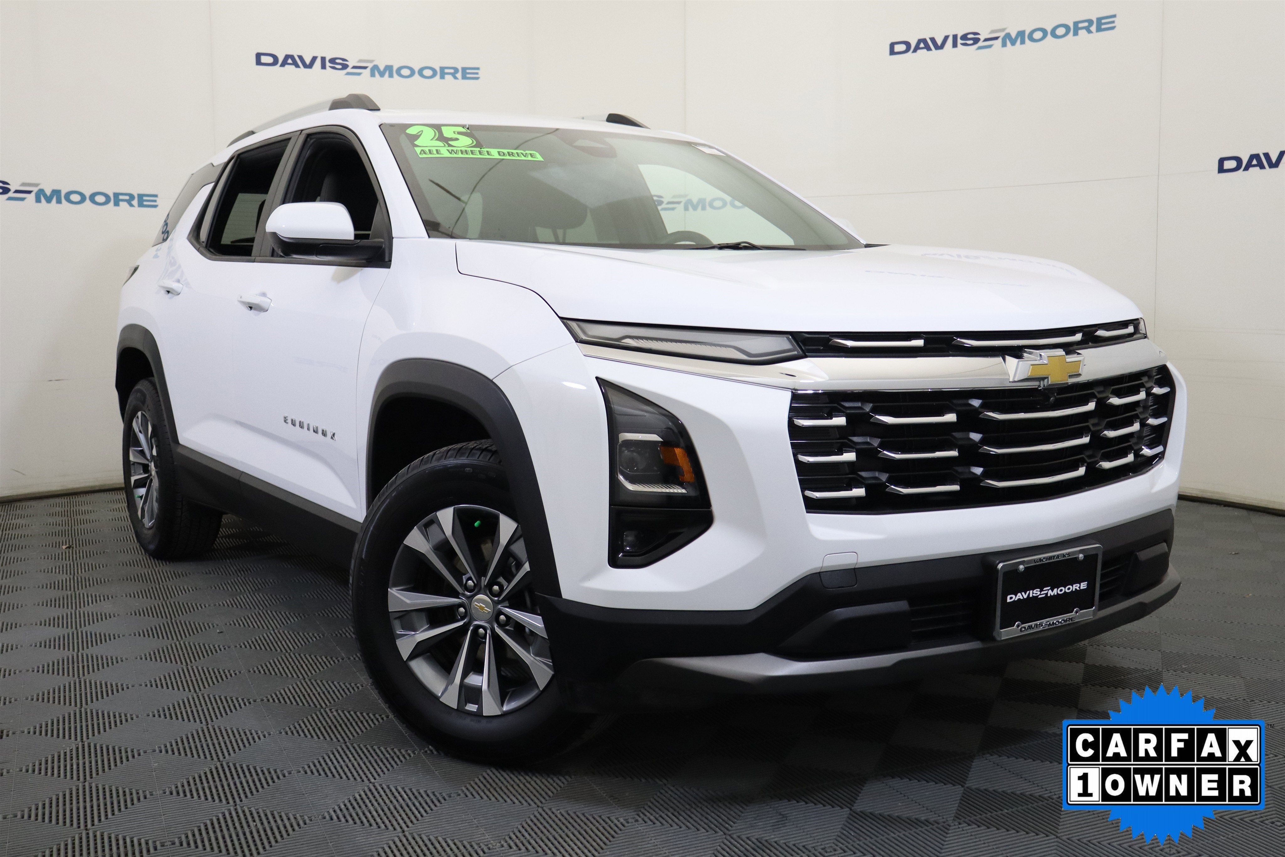 Used 2025 Chevrolet Equinox LT w/ Convenience Package II image 2