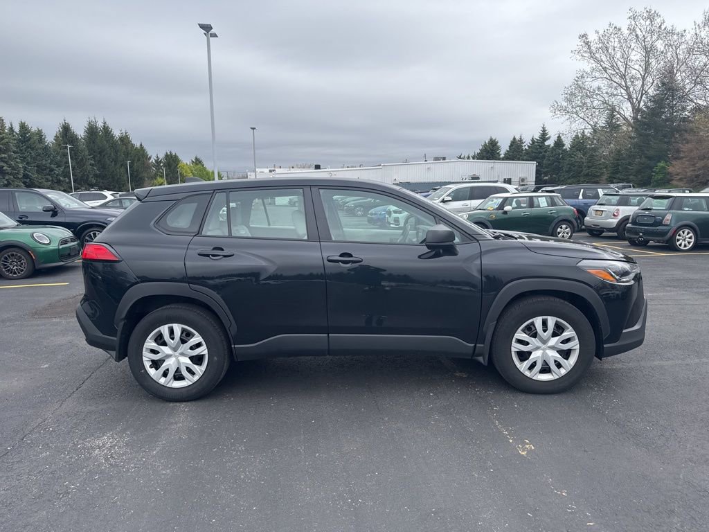 Used 2023 Toyota Corolla Cross L AWD/4WD image 2