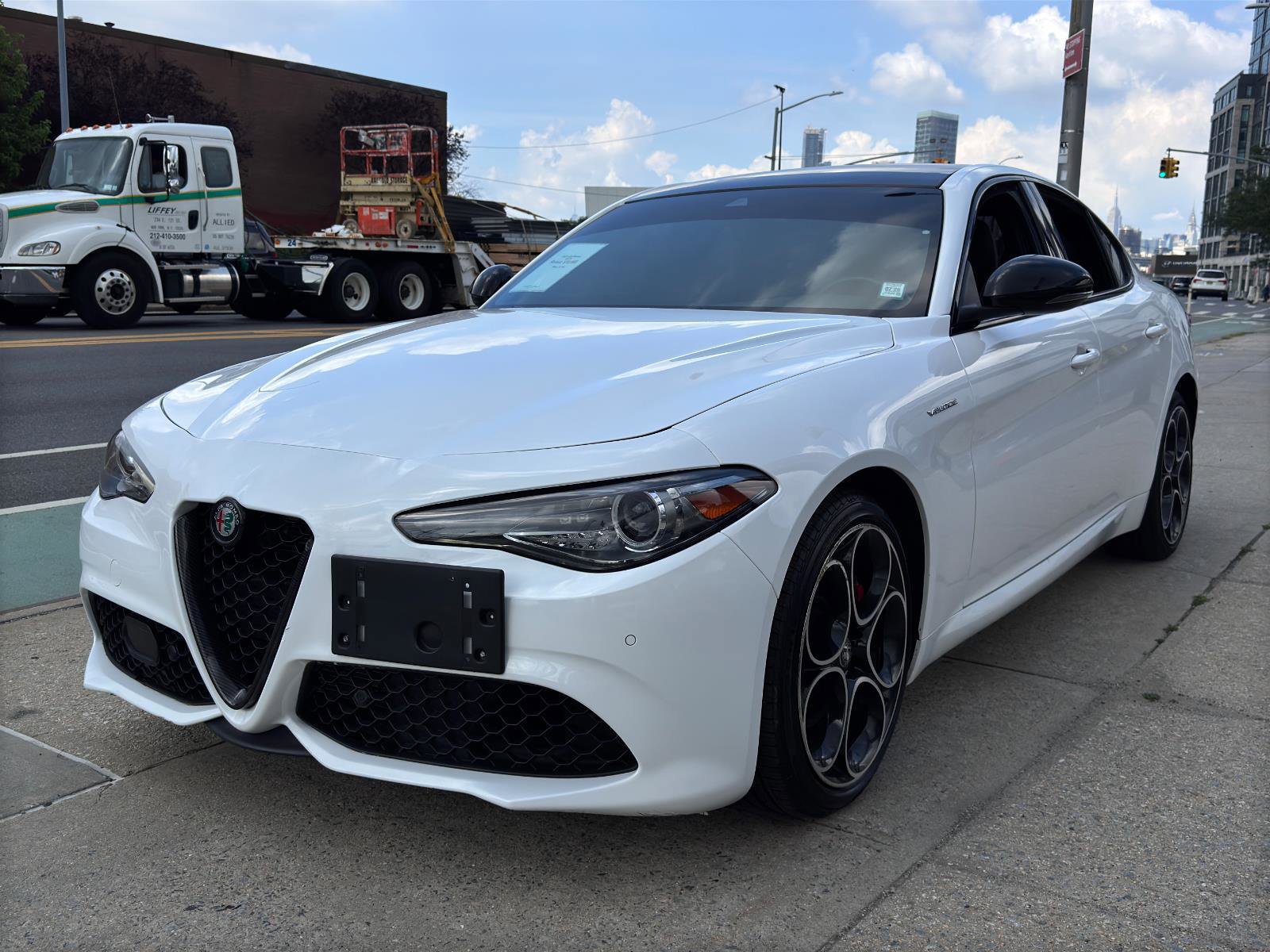 Used 2023 Alfa Romeo Giulia Veloce image 1
