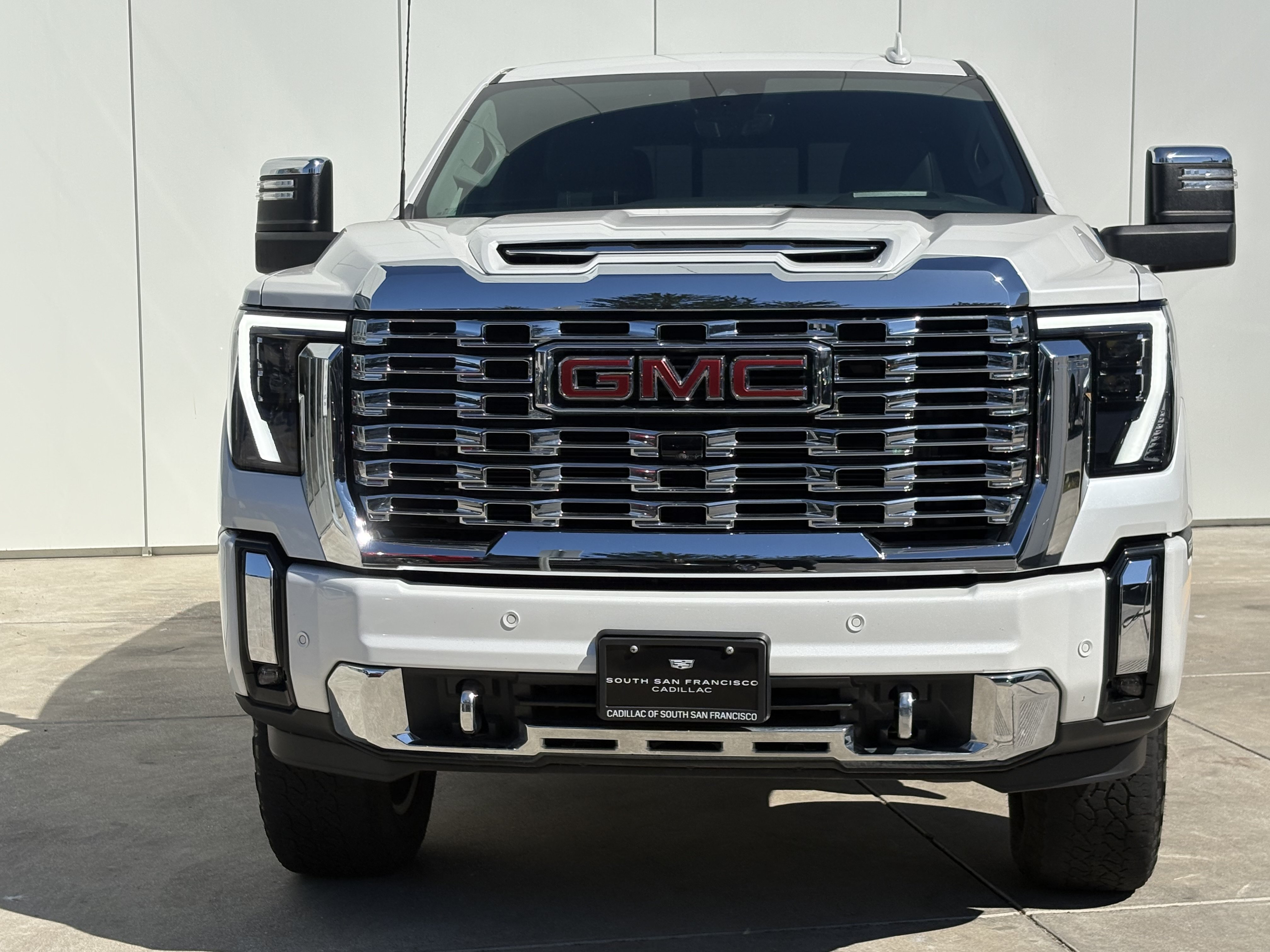 Used 2024 GMC Sierra 2500 Denali w/ Technology Package AWD/4WD image 3
