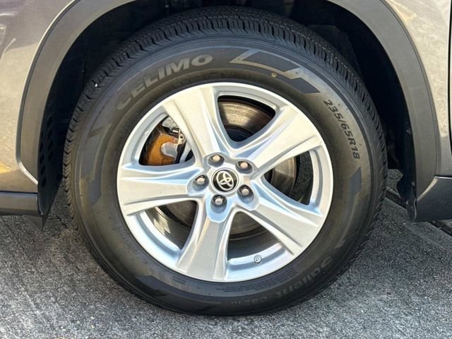 Used 2024 Toyota Highlander LE image 41