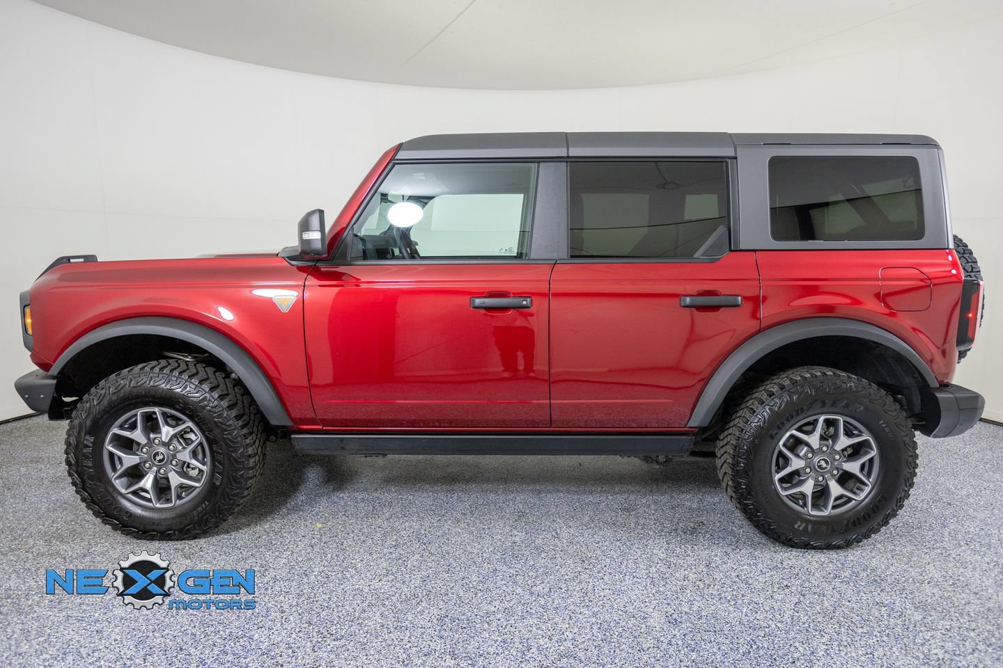 Used 2025 Ford Bronco Badlands AWD/4WD image 4