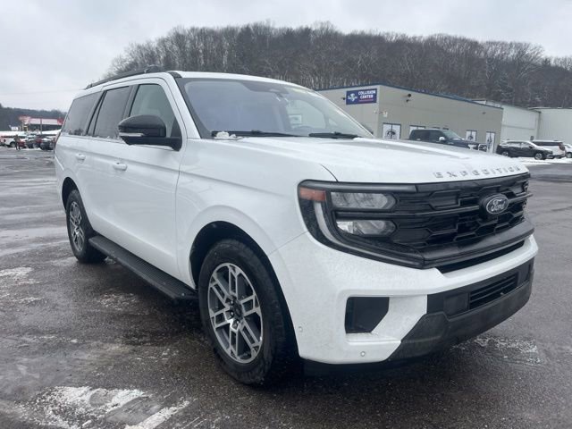 Used 2025 Ford Expedition Active image 3