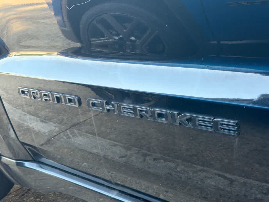 Used 2020 Jeep Grand Cherokee Altitude AWD/4WD image 13
