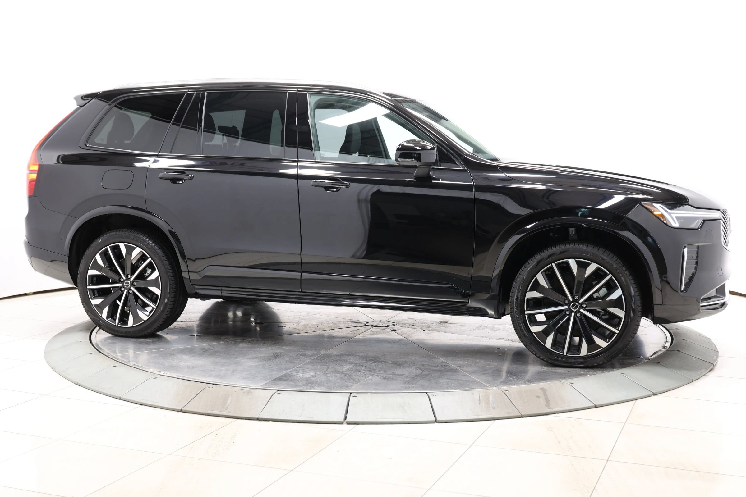 Used 2025 Volvo XC90 T8 Plus w/ Protection Package Premier AWD/4WD image 75