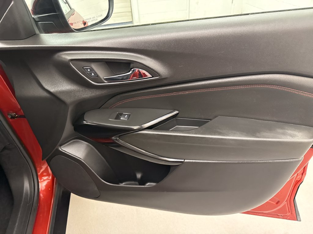 Certified 2024 Chevrolet Trax RS w/ Sunroof Package FWD image 30