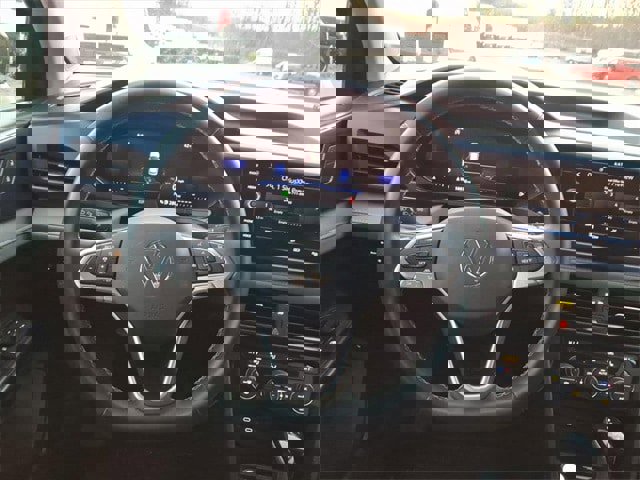 Used 2024 Volkswagen Taos SE image 17