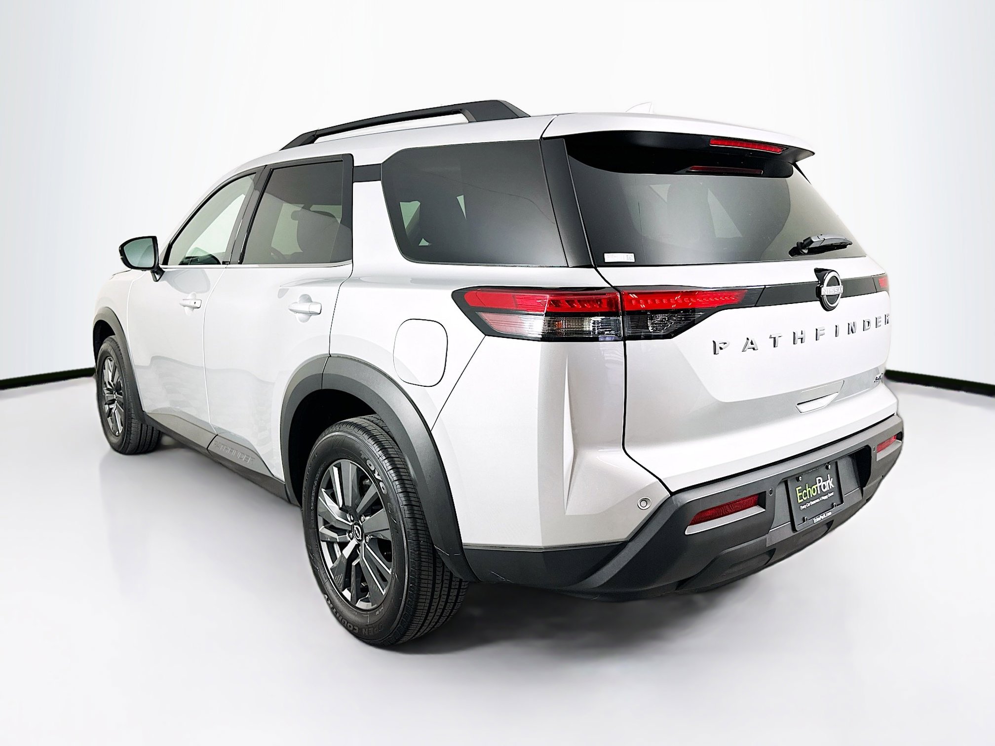 Used 2024 Nissan Pathfinder SV image 5