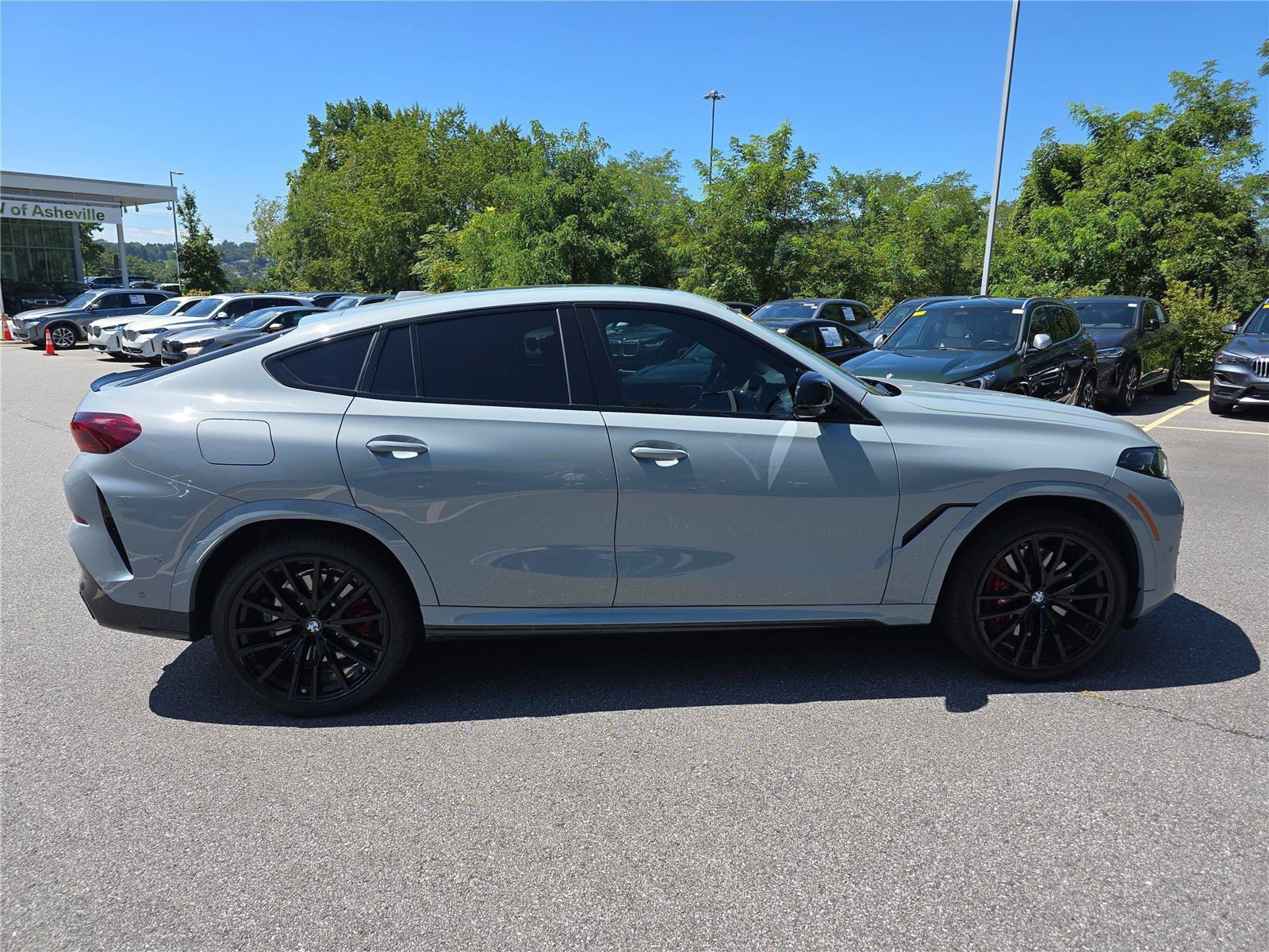 Used 2026 BMW X6 M60i AWD/4WD image 2