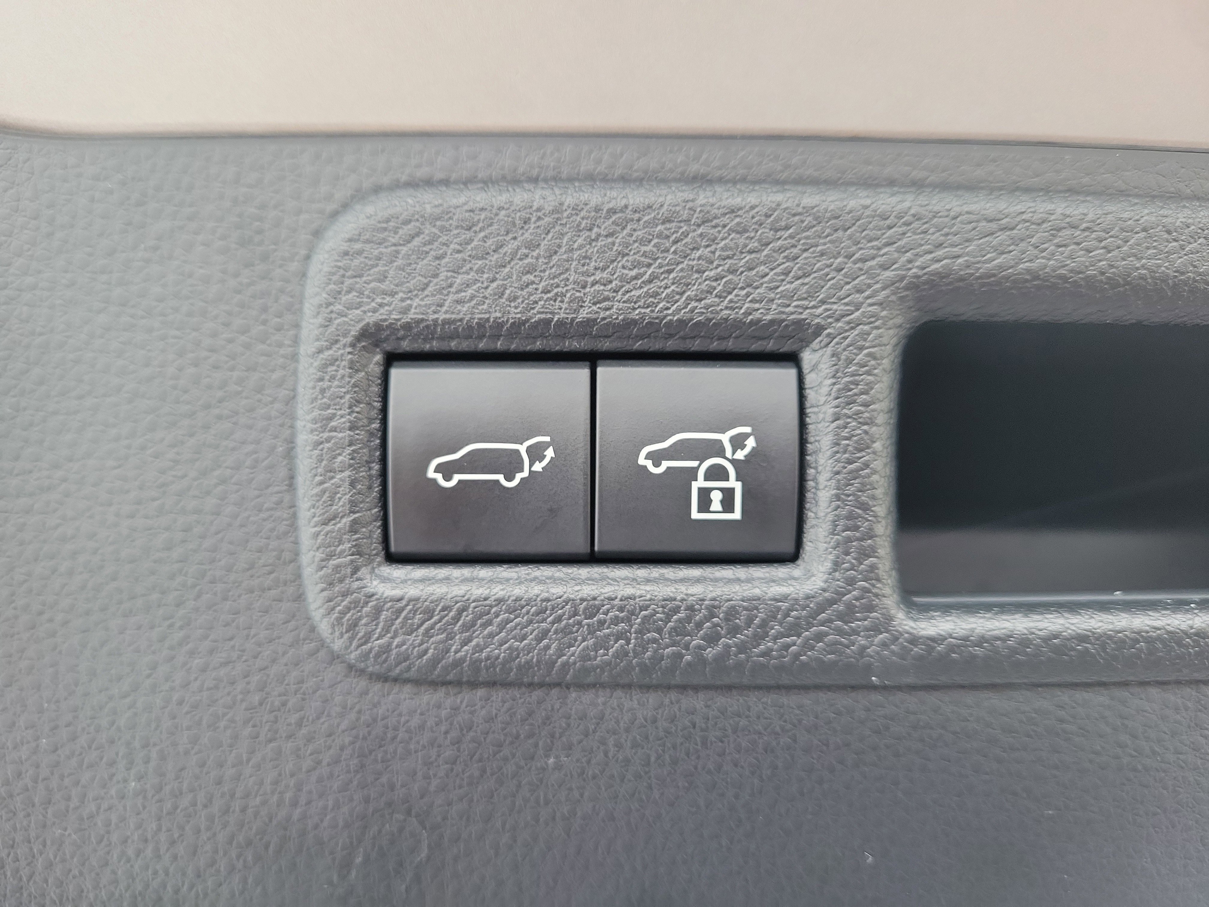 Used 2023 Toyota Venza Limited image 10