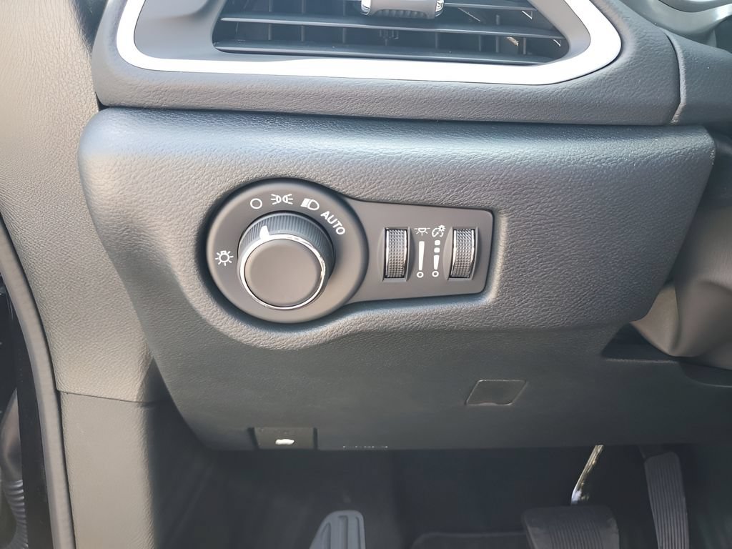 New 2026 Chrysler Voyager LX FWD image 31
