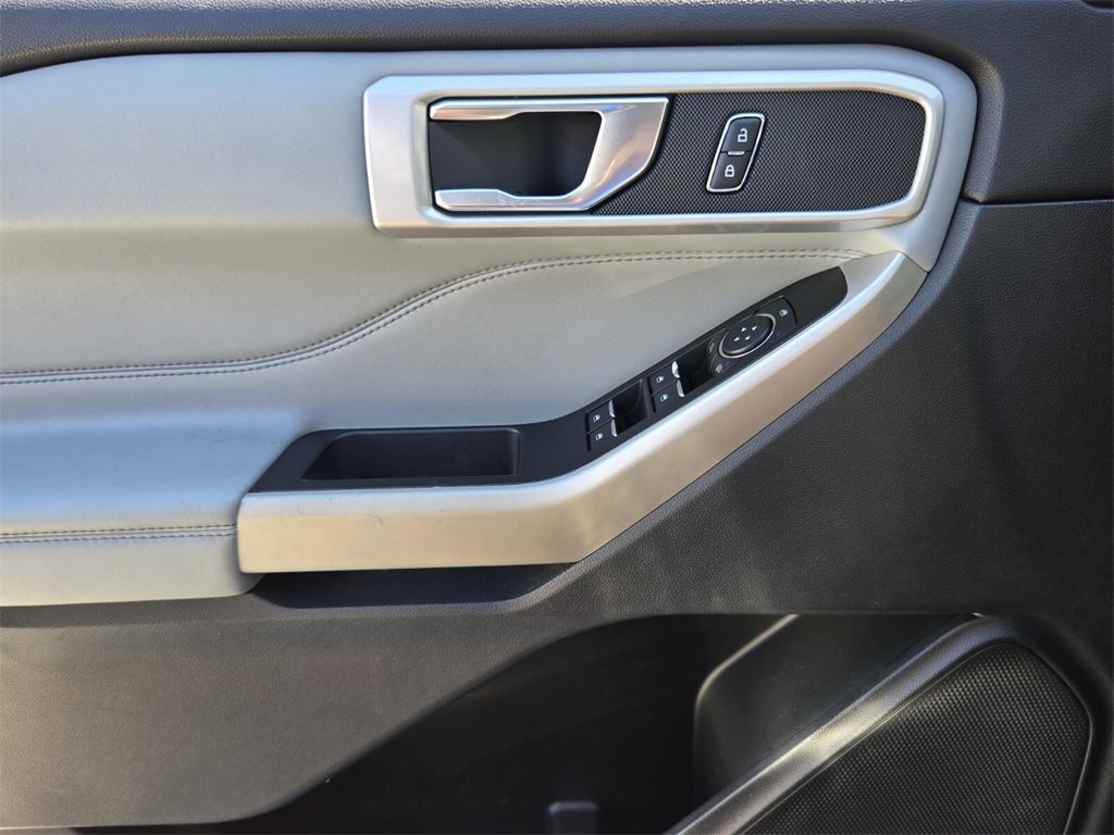 Used 2022 Ford Explorer XLT w/ Equipment Group 202A image 29