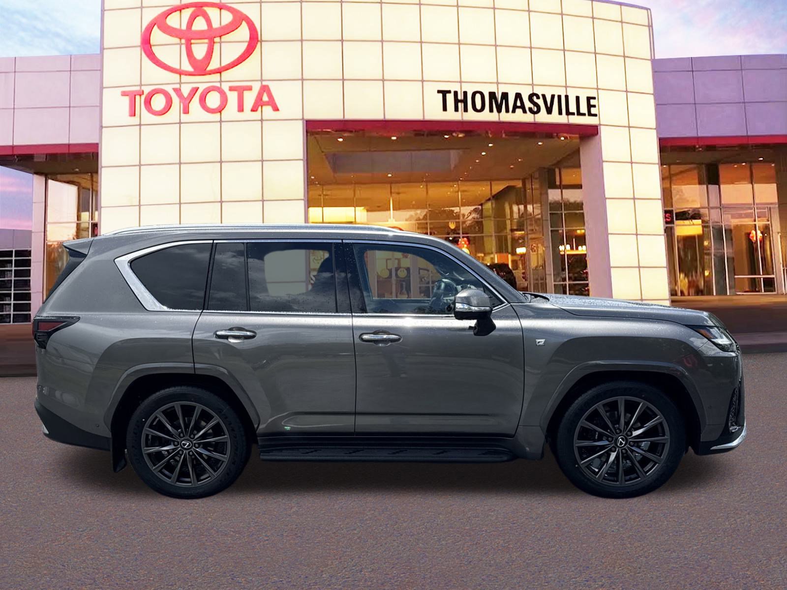 Used 2025 Lexus LX 700h F Sport image 4