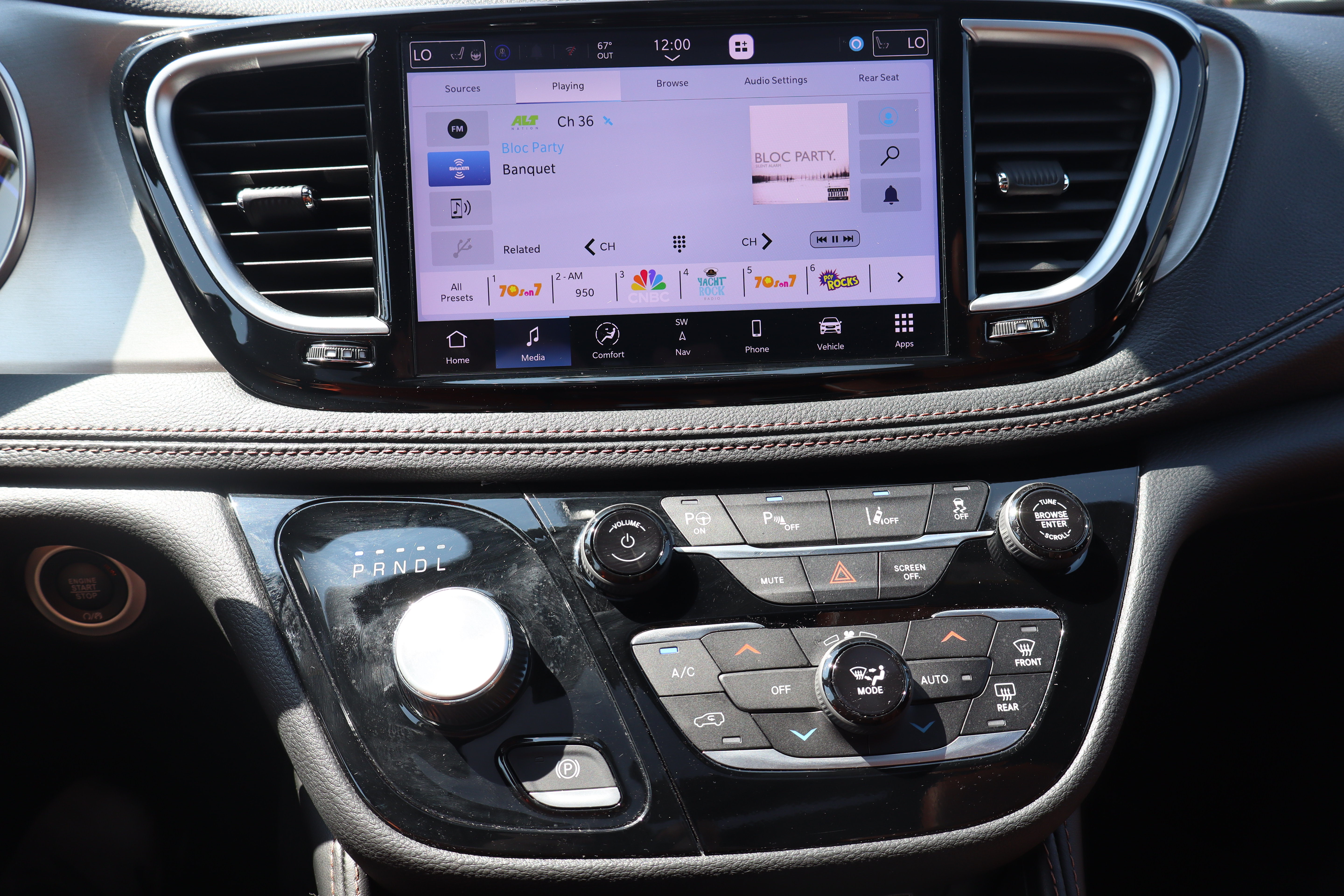 Used 2025 Chrysler Pacifica Pinnacle FWD image 19