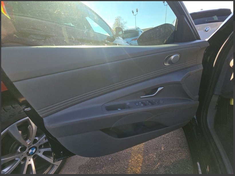 Used 2023 Hyundai Elantra SEL w/ Convenience Package image 14