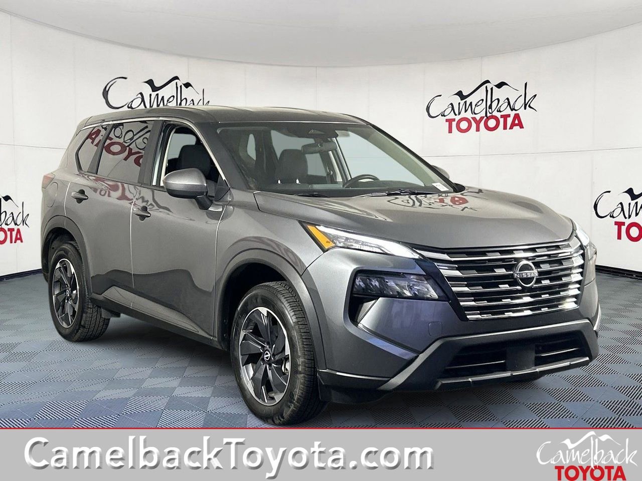 Used 2025 Nissan Rogue SV FWD image 1