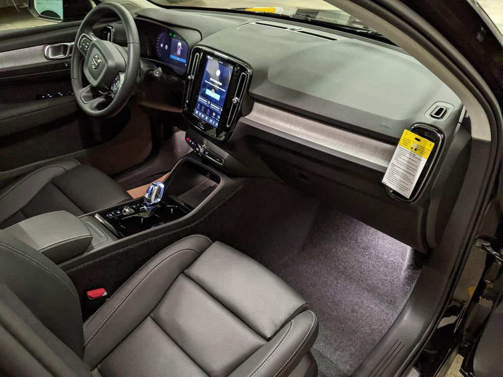 New 2026 Volvo XC40 B5 Plus w/ Climate Package image 21