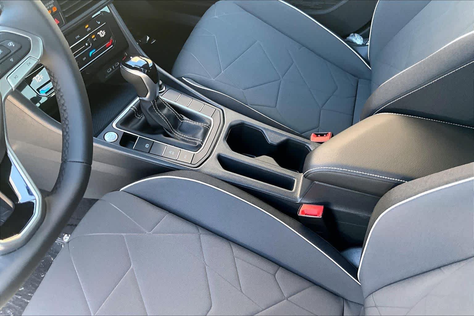New 2027 Volkswagen Jetta SE FWD image 7