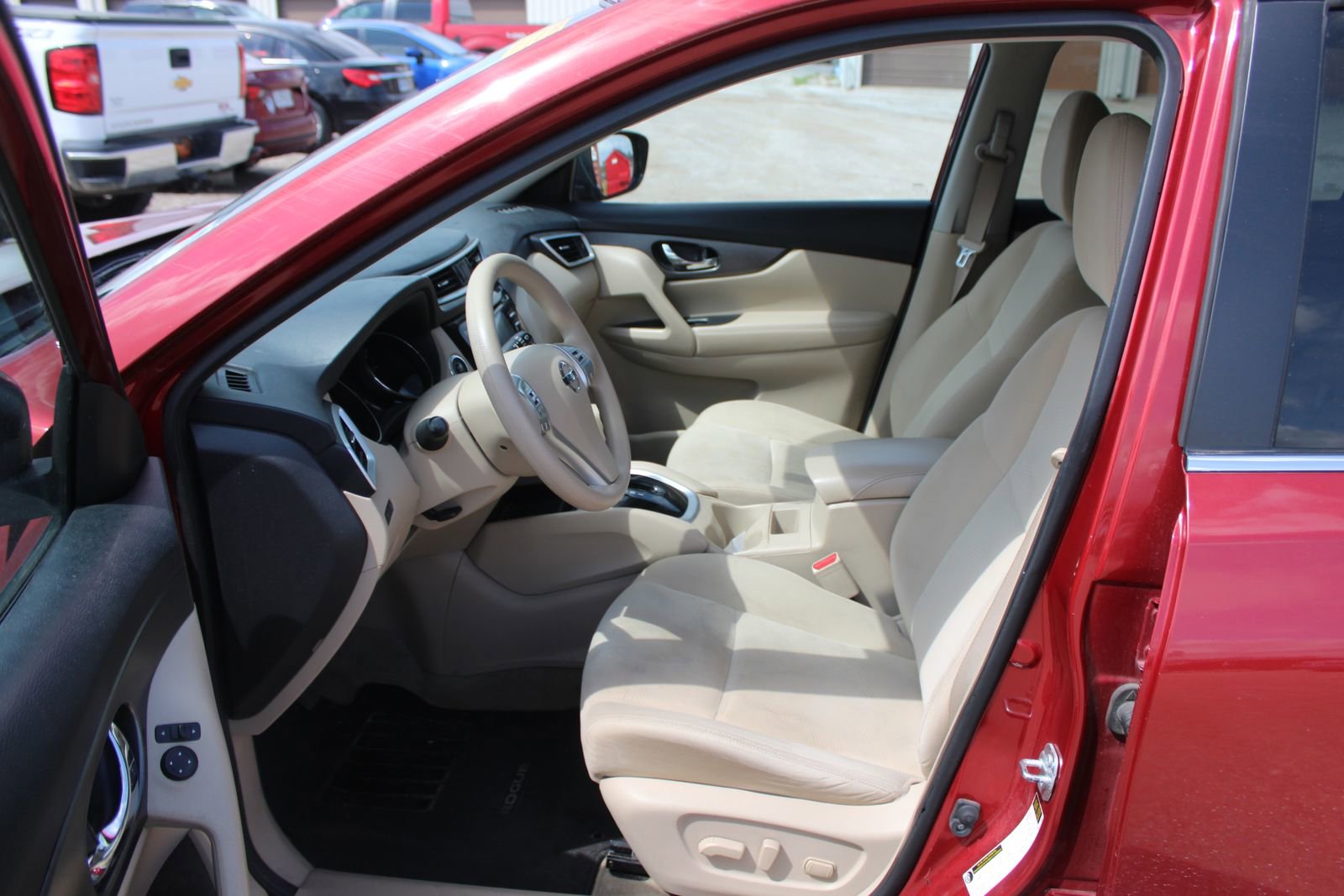 Used 2015 Nissan Rogue SV image 9