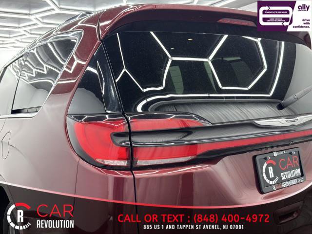 Used 2021 Chrysler Pacifica Touring-L FWD image 75