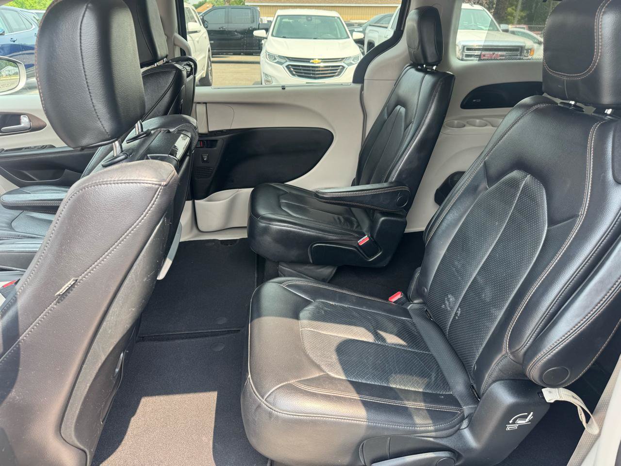 Used 2017 Chrysler Pacifica Touring-L Plus FWD image 9