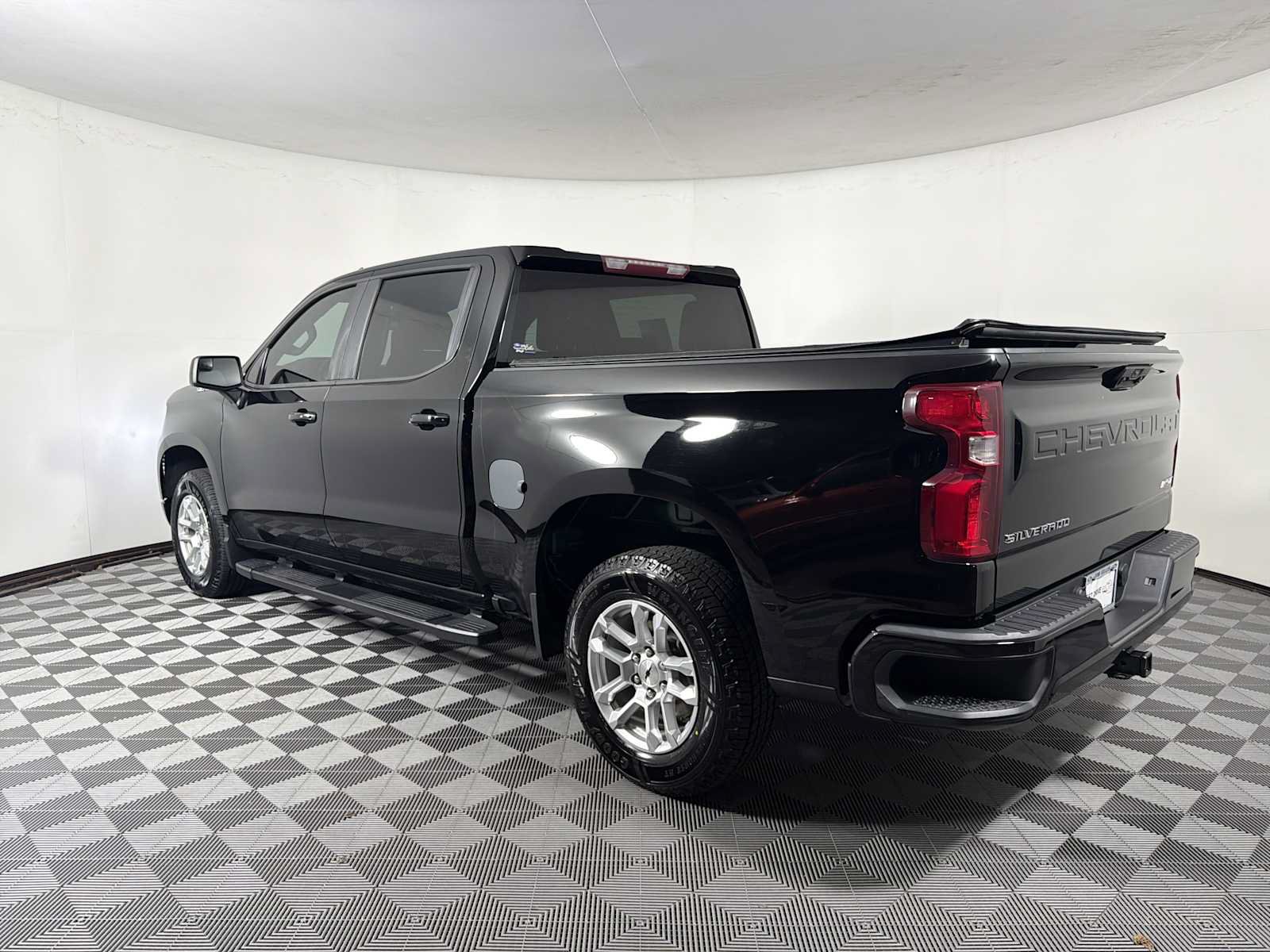 Used 2023 Chevrolet Silverado 1500 RST RWD image 9