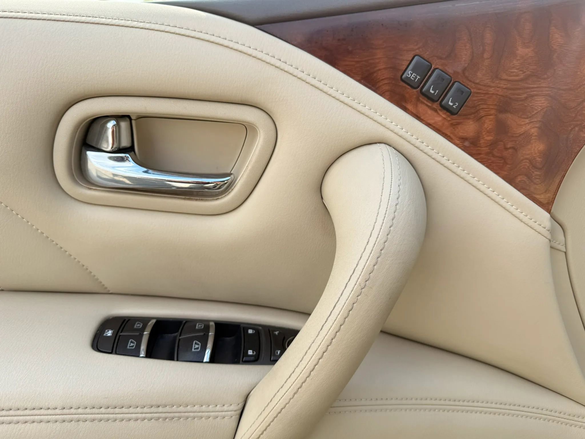 Used 2017 INFINITI QX80 4WD w/ Deluxe Technology Package image 26