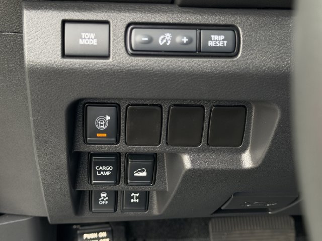 Used 2025 Nissan Frontier PRO-4X AWD/4WD image 23