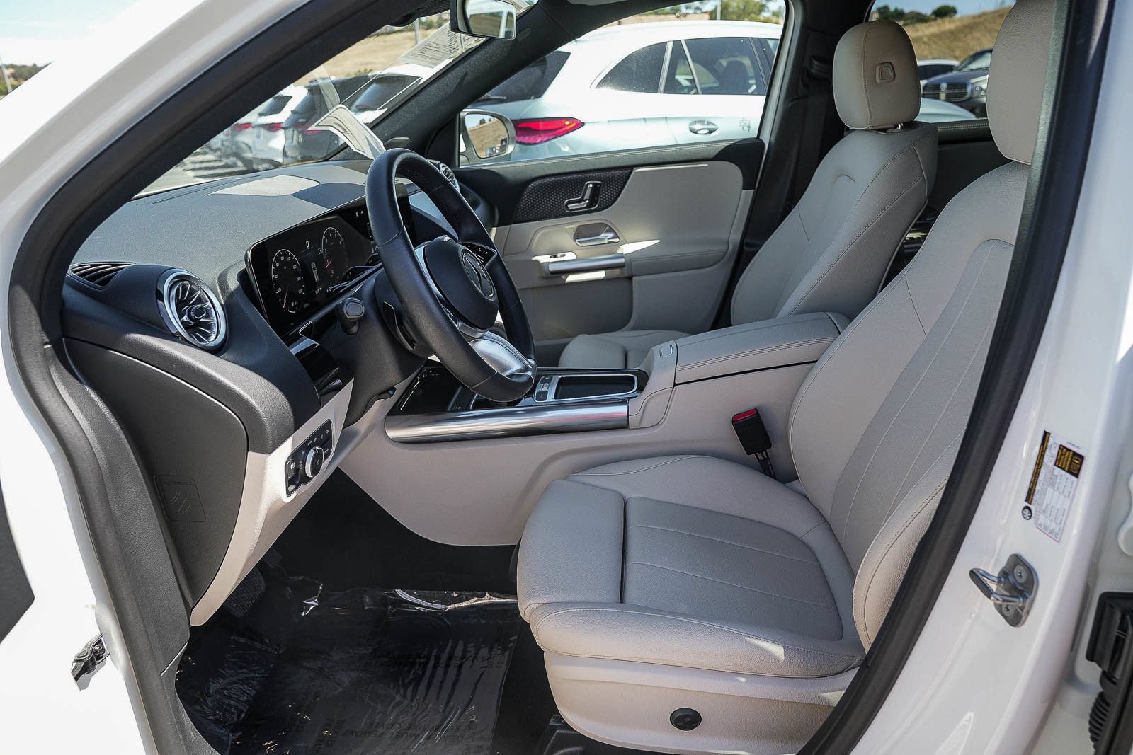 Certified 2025 Mercedes-Benz GLA 250 4MATIC image 17