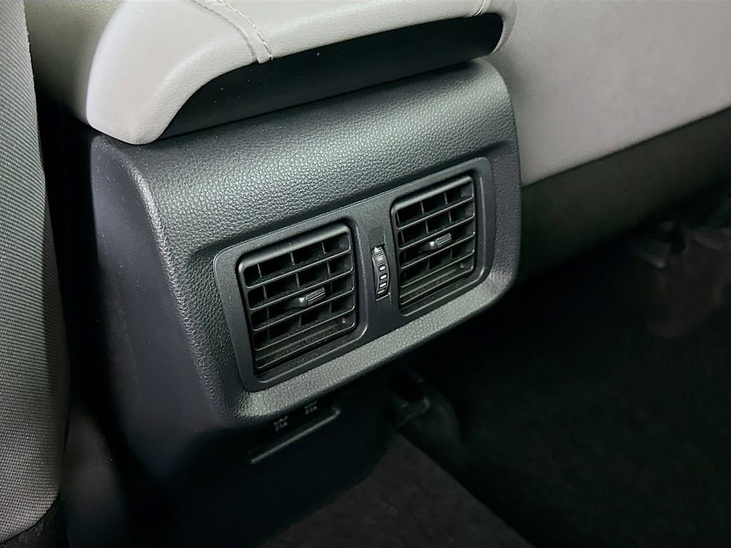 Used 2022 Toyota Venza LE AWD/4WD image 32