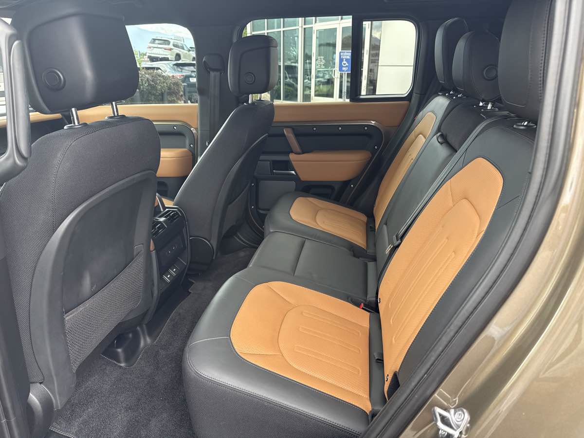 Used 2024 Land Rover Defender 110 X AWD/4WD image 15
