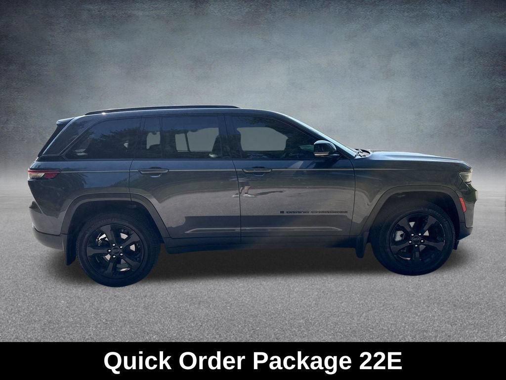 Used 2024 Jeep Grand Cherokee Limited w/ Black Appearance Package AWD/4WD image 7