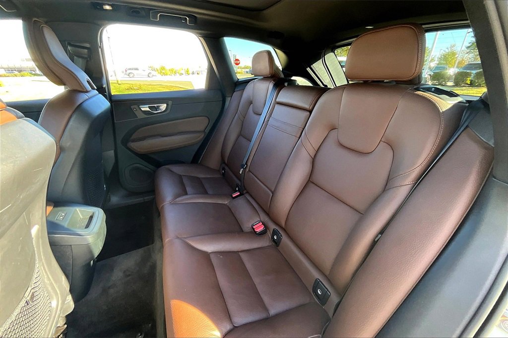 Used 2022 Volvo XC60 B5 Momentum w/ Advanced Package image 34