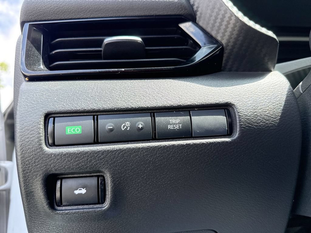 Used 2024 Nissan Sentra SV FWD image 32
