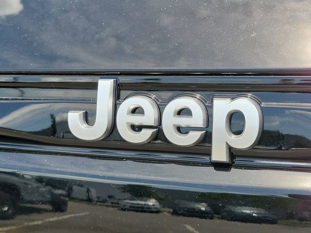 Used 2026 Jeep Grand Cherokee Laredo X RWD image 6