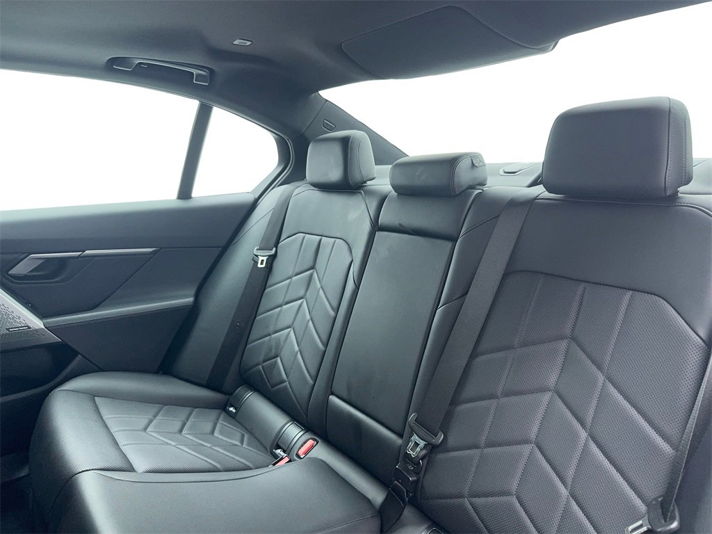 Used 2024 BMW i5 eDrive40i image 41