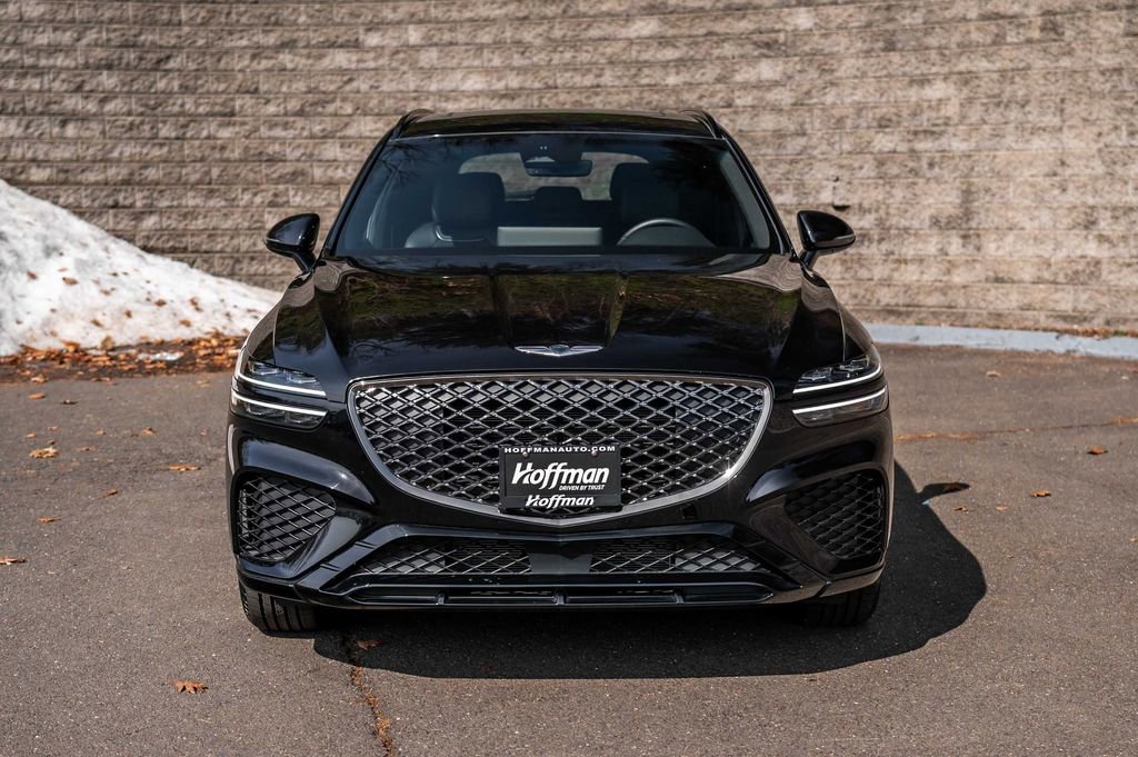 Used 2025 Genesis GV70 3.5T Sport image 2