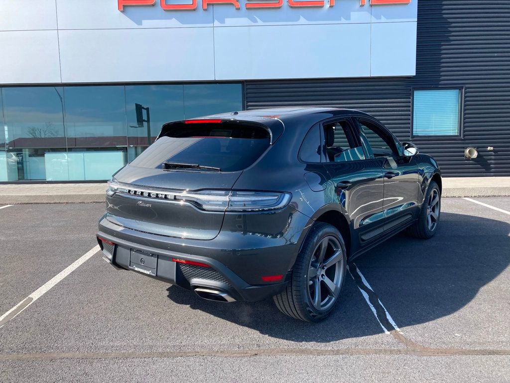 Certified 2025 Porsche Macan image 7