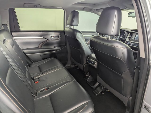 Used 2015 Toyota Highlander XLE image 21