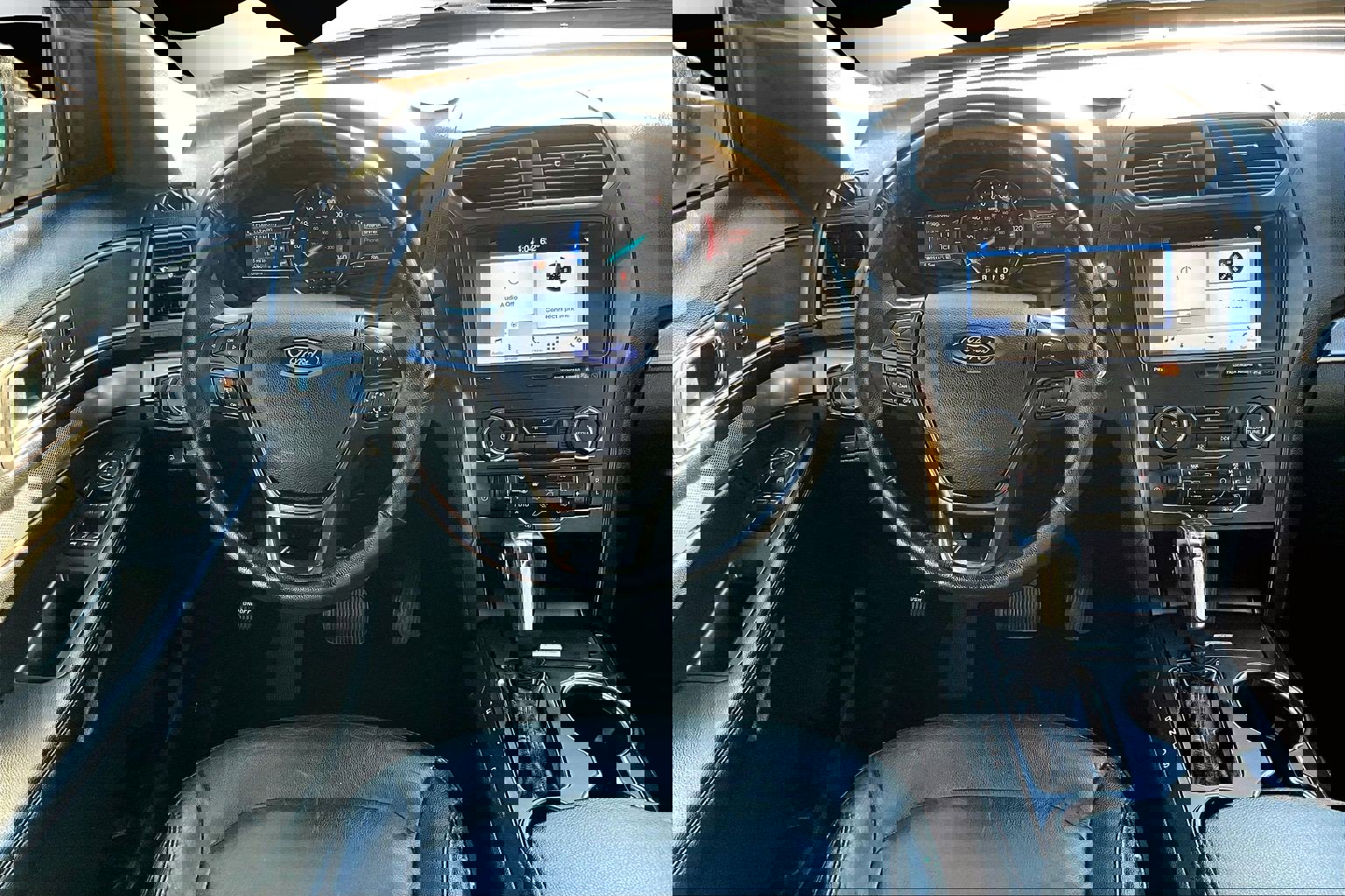 Used 2018 Ford Explorer XLT w/ Equipment Group 202A image 4