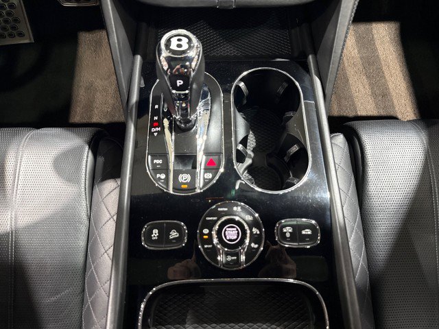 Used 2017 Bentley Bentayga image 77