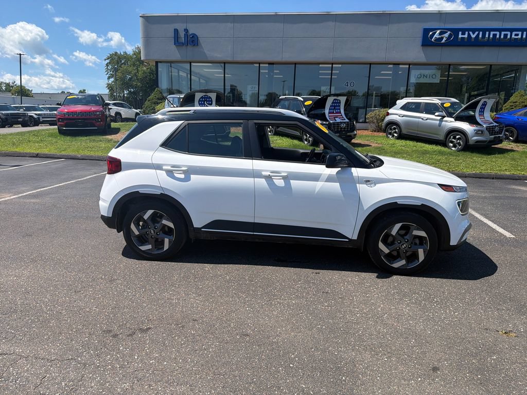 Certified 2023 Hyundai Venue Limited FWD image 2