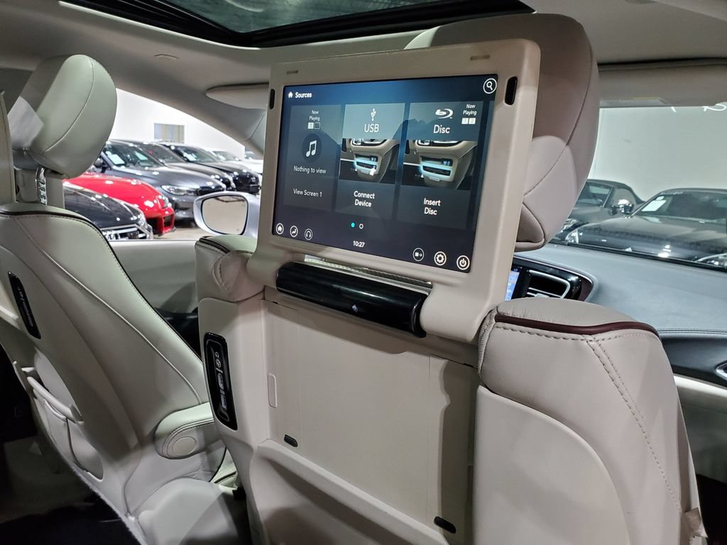 Used 2017 Chrysler Pacifica Limited FWD image 21