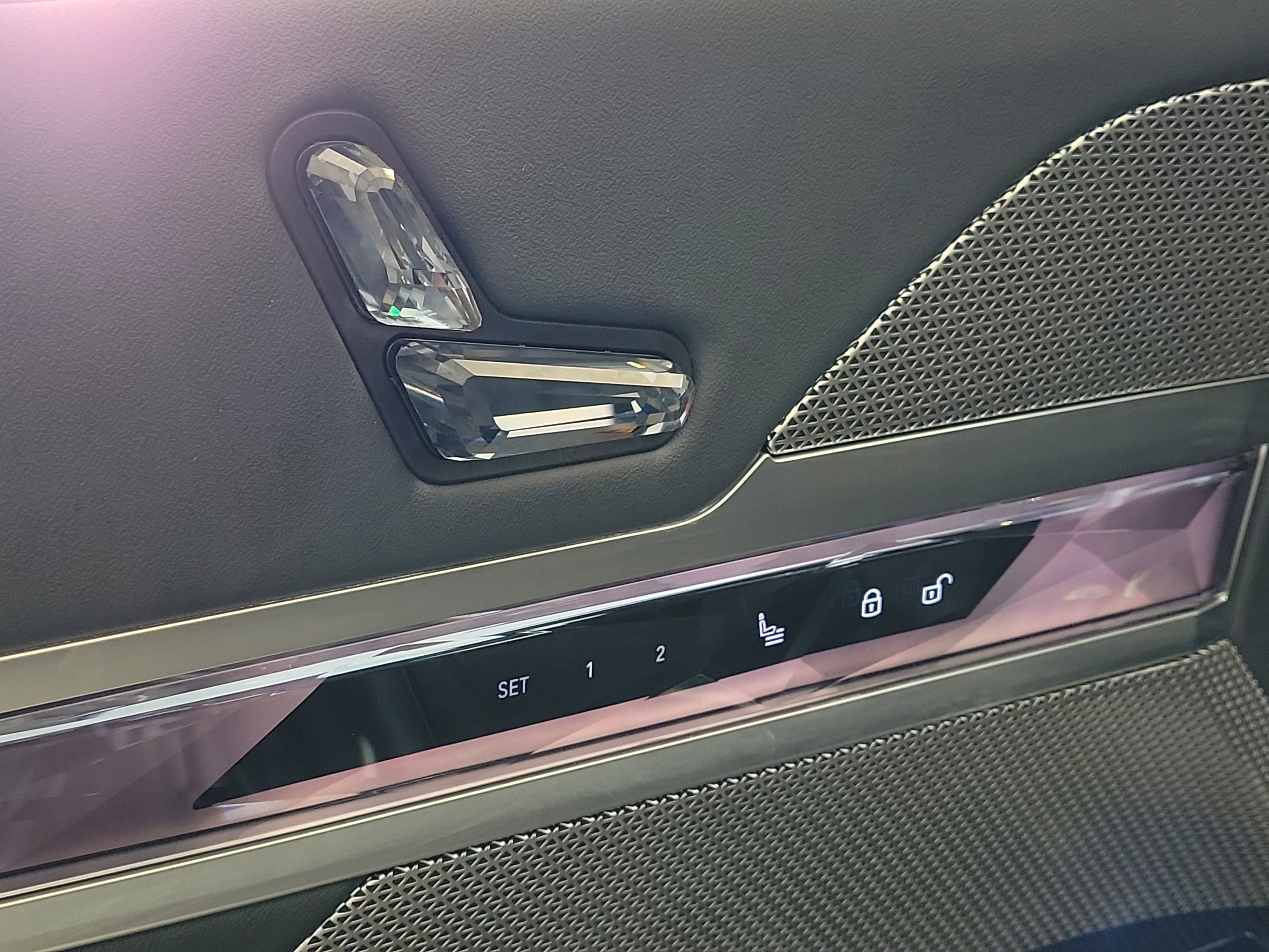 Used 2025 BMW 740i w/ Premium Package RWD image 18