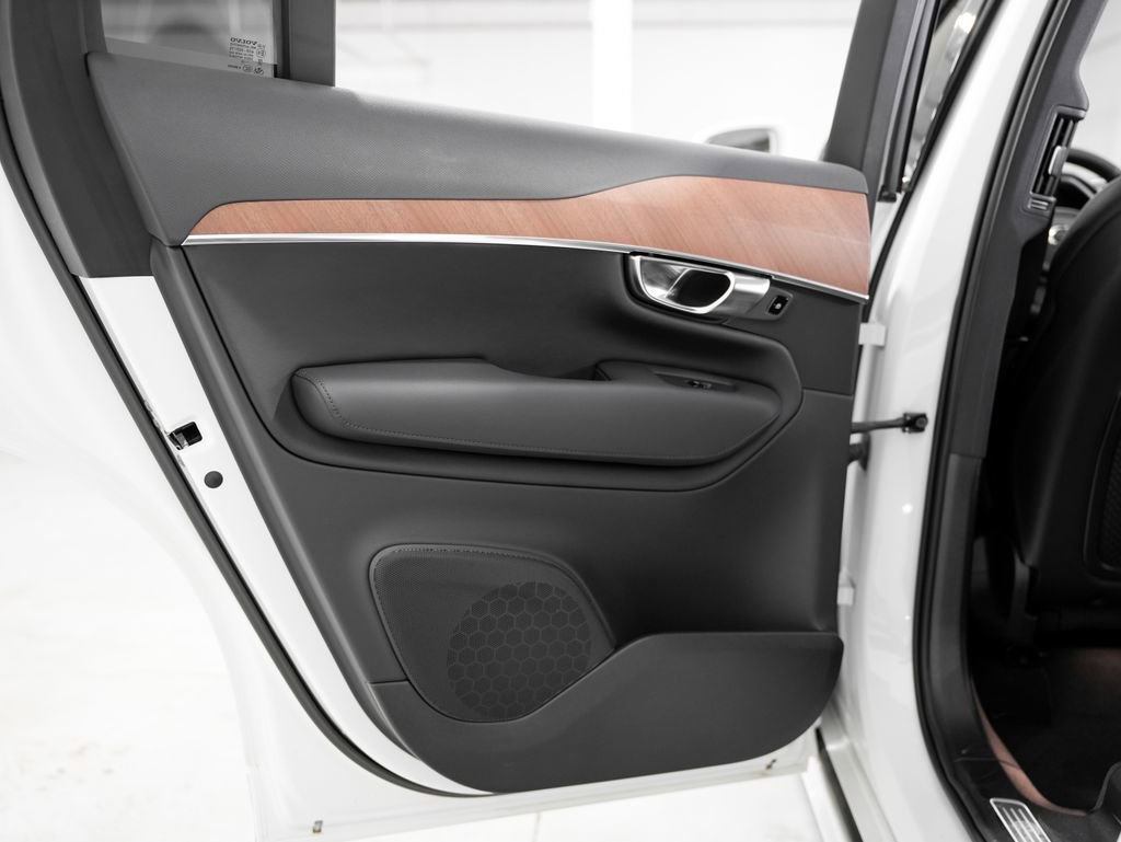 Used 2025 Volvo XC90 T8 Plus w/ Protection Package Premier image 38