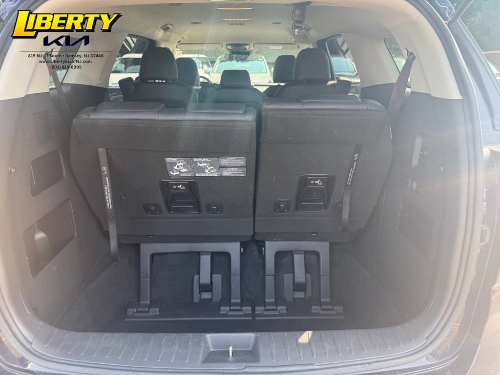 Used 2023 Kia Carnival LX FWD image 11