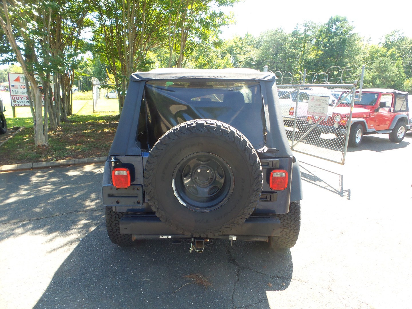 Used 2005 Jeep Wrangler Unlimited w/ Security Group AWD/4WD image 16